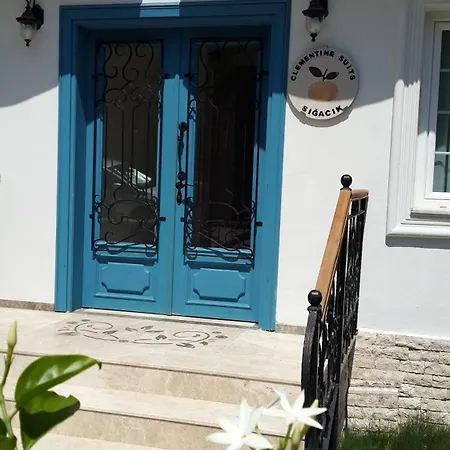 Hotel apartamentowy Clementin Suits