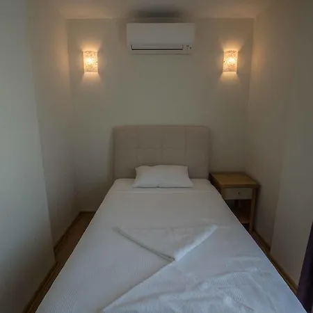 Aparthotel Clementin Suits 3*