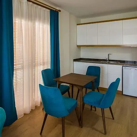 Clementin Suits Apartmanhotel 3*