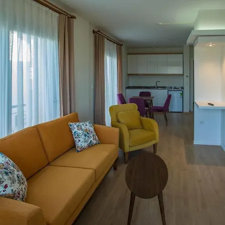 Clementin Suits Apartmanhotel