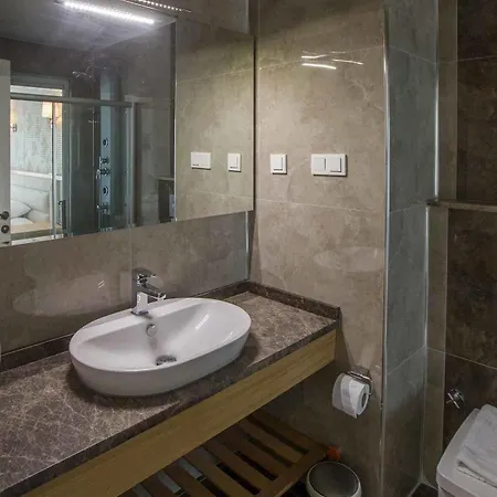 Clementin Suits Apartmanhotel 3*