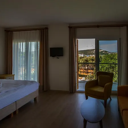 Clementin Suits Siğacık