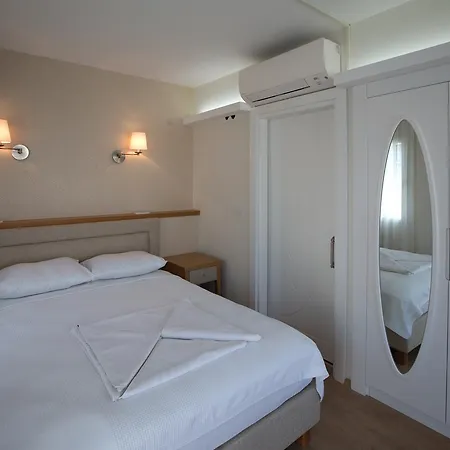 Clementin Suits Aparthotel Siğacık