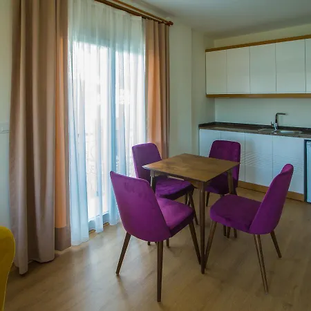 Clementin Suits Lejlighedshotel 3*