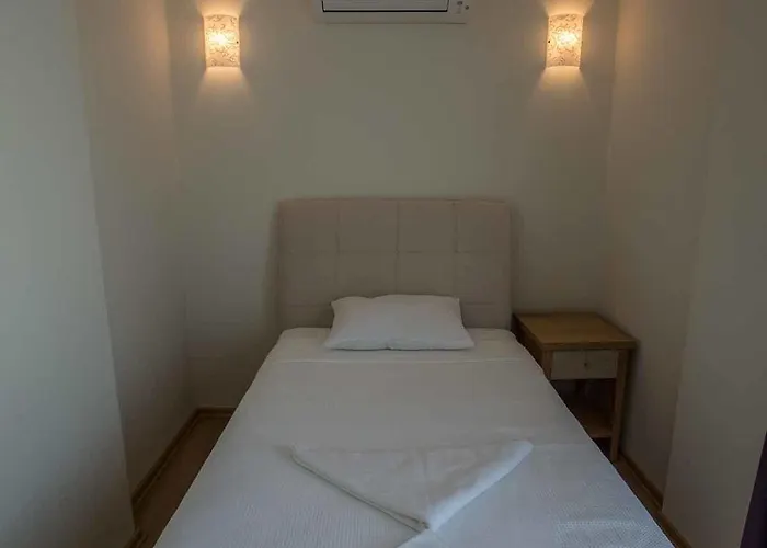 Aparthotel Clementin Suits 3*