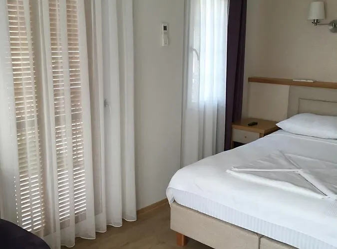 Clementin Suits Aparthotel Siğacık