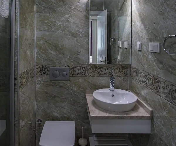 Aparthotel Clementin Suits 3*