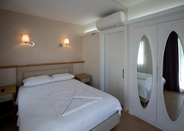 Clementin Suits Aparthotel Siğacık